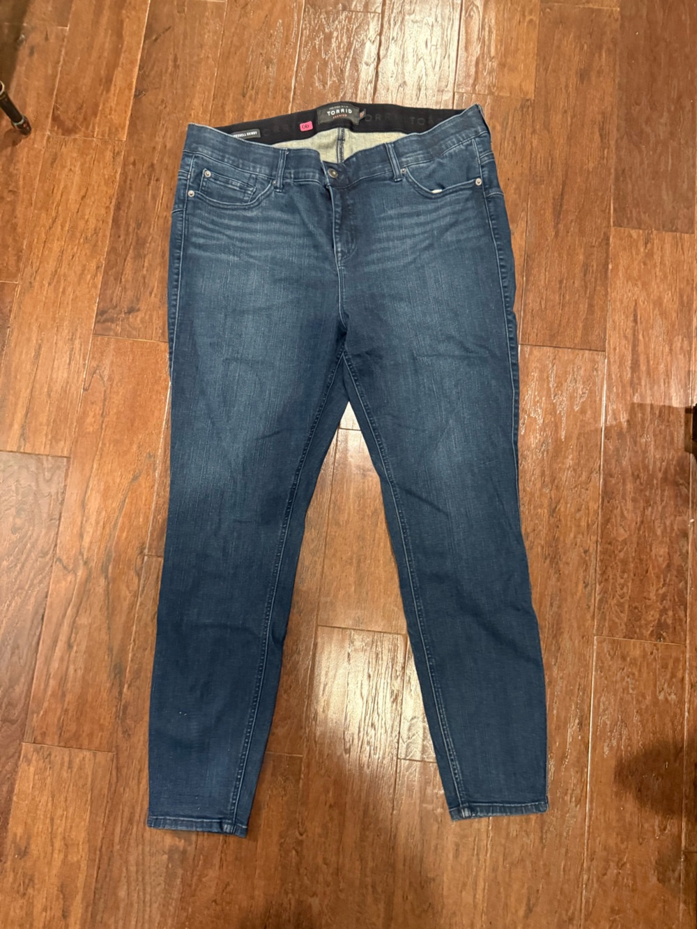 Torrid 20 Bombshell Skinny Jeans EUC